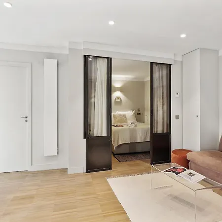 Apartment Near Place Des Vosges Parigi