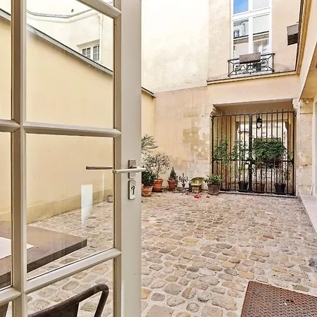 Apartment Near Place Des Vosges Appartamento Parigi