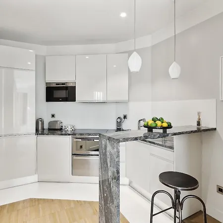 Apartment Near Place Des Vosges Appartamento *