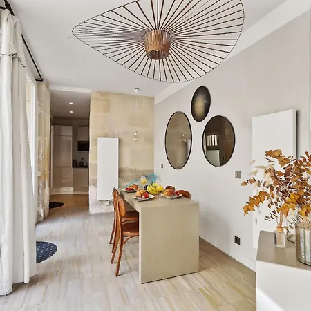 Apartment Near Place Des Vosges Appartamento *