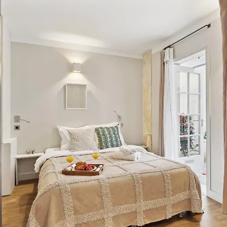 Apartment Near Place Des Vosges Appartamento Parigi