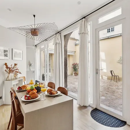 Apartment Near Place Des Vosges Appartamento *