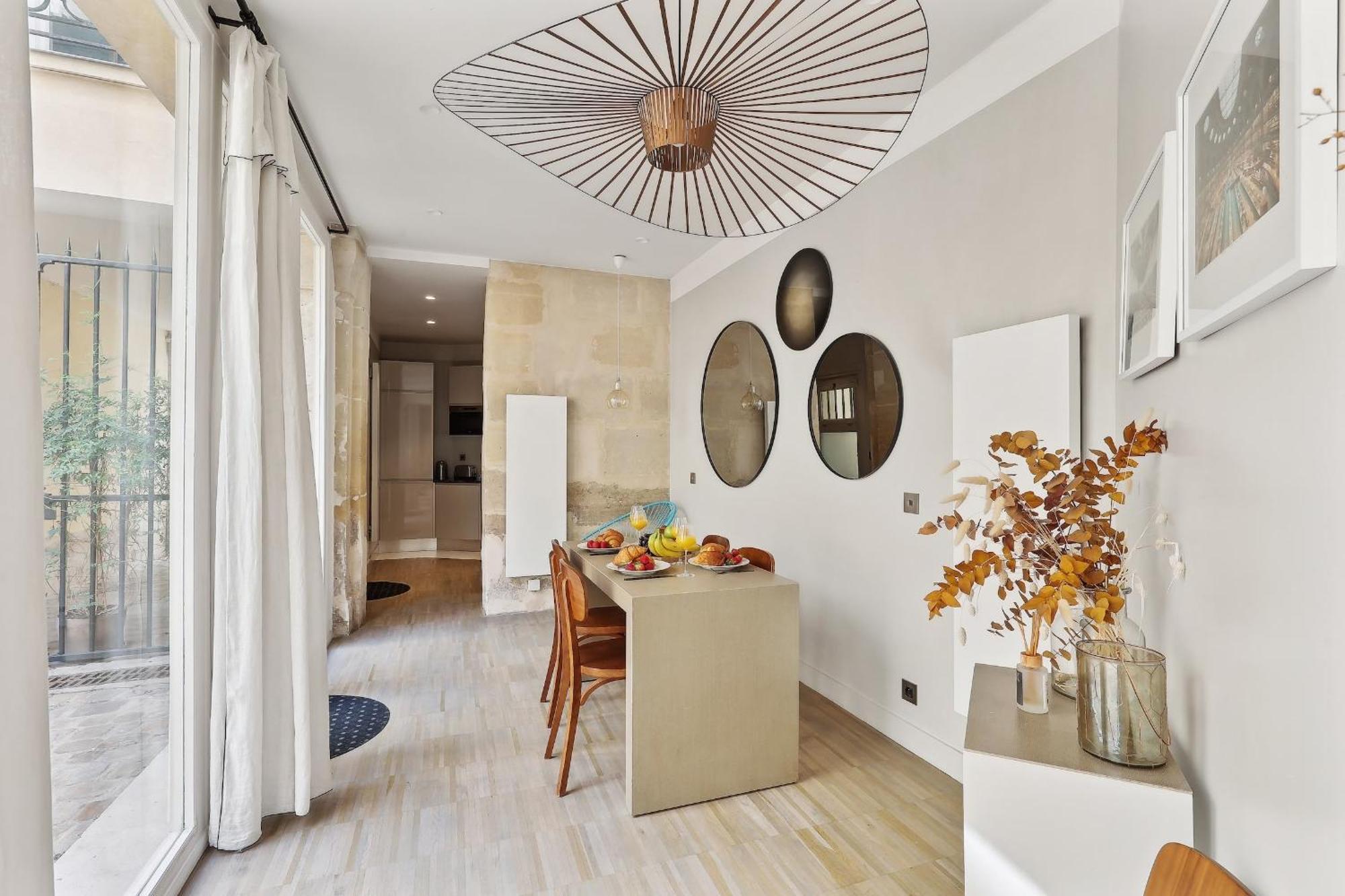 Apartment Near Place Des Vosges Appartamento *